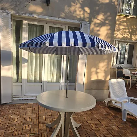 Sejour Eau Vive -pavillon Avec Un Jardin Arboree