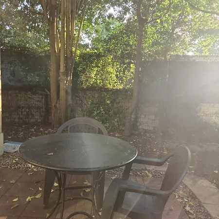 Eau Vive -pavillon Avec Un Jardin Arborée *